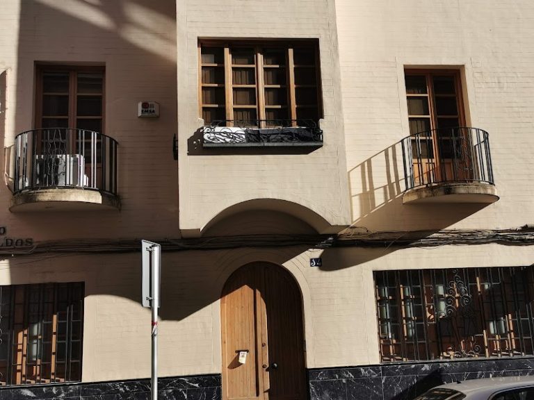 Doce de Octubre +34-957-49-23-49