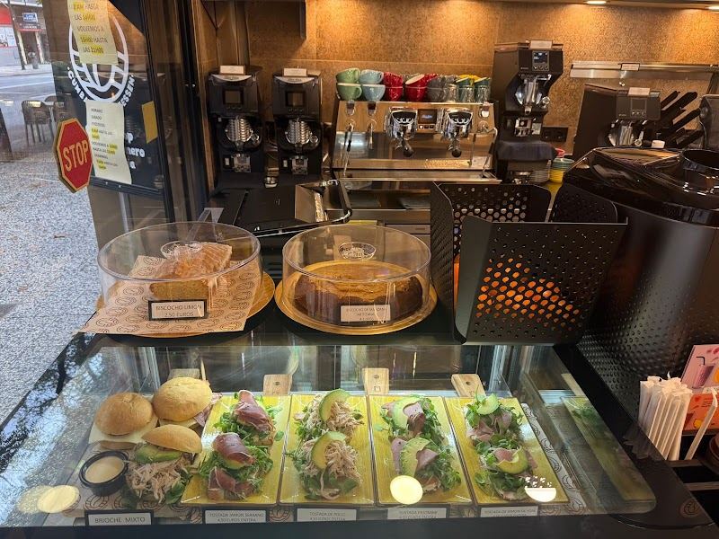 Cumbaya Delicatessen CoffeeShop, Envios de Dinero